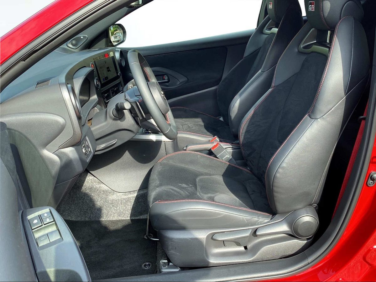 TOYOTA GR Yaris 1.6 Turbo Sport 4x4, Benzin, Occasion / Gebraucht, Automatik - 5