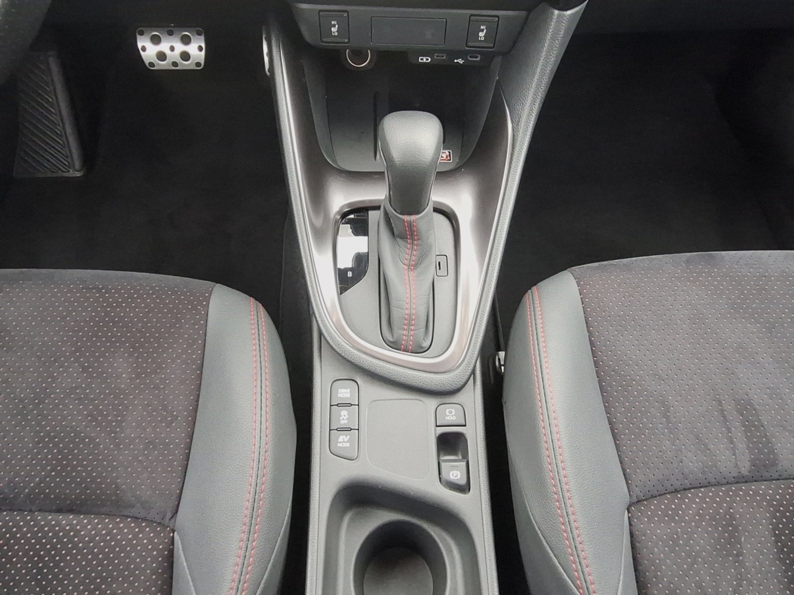 TOYOTA Yaris 1.5 VVT-i HSD GR Sport, Voll-Hybrid Benzin/Elektro, Occasion / Gebraucht, Automatik - 7