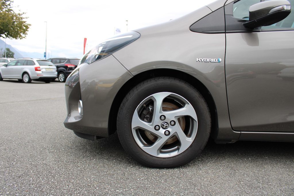 TOYOTA Yaris 1.5 VVT-i HSD 50 Years Edition, Full-Hybrid Petrol/Electric, Second hand / Used, Automatic - 3