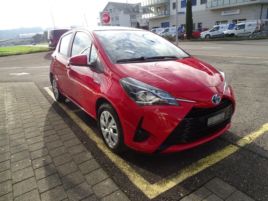 TOYOTA Yaris 1.5 VVT-i HSD Comfort, Hybride Intégral Essence/Électricité, Occasion / Utilisé, Automatique - 2