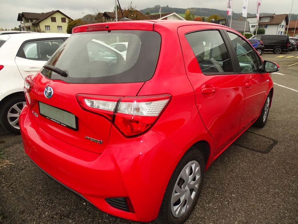 TOYOTA Yaris 1.5 VVT-i HSD Comfort, Hybride Intégral Essence/Électricité, Occasion / Utilisé, Automatique - 3