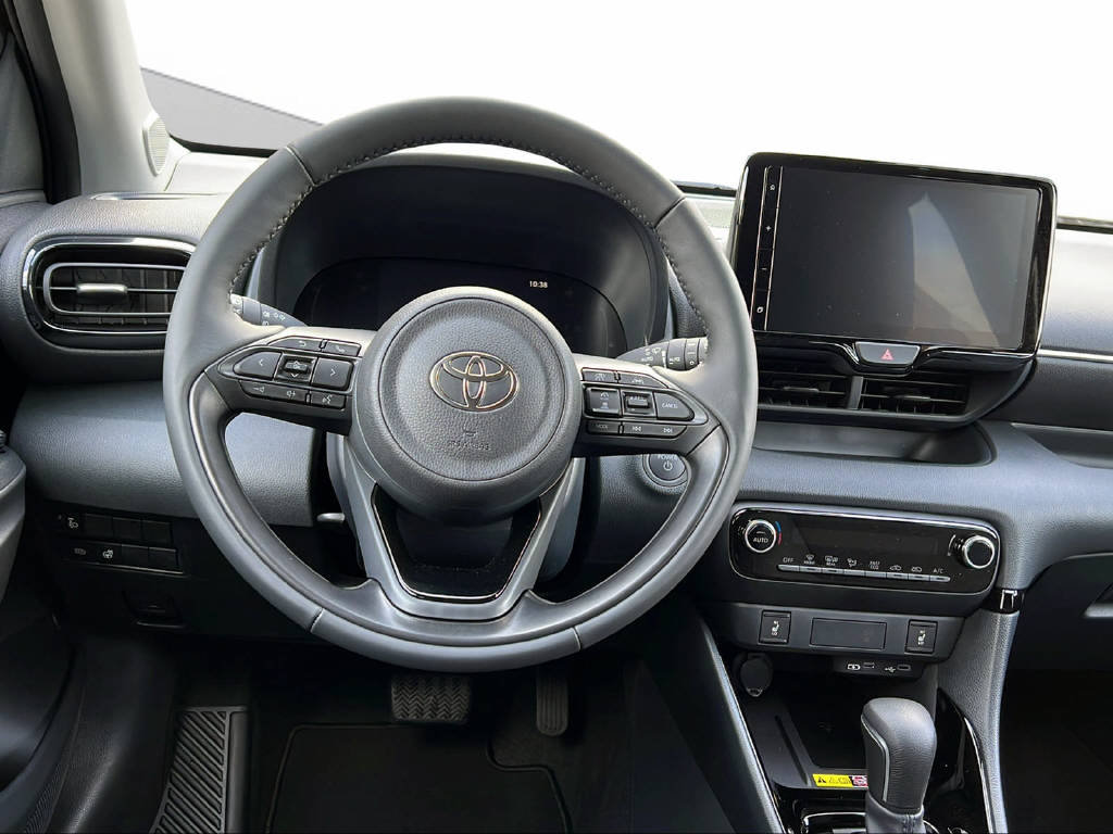 TOYOTA Yaris 1.5 VVT Hybrid Team Deutschland, Voll-Hybrid Benzin/Elektro, Occasion / Gebraucht, Automatik - 7