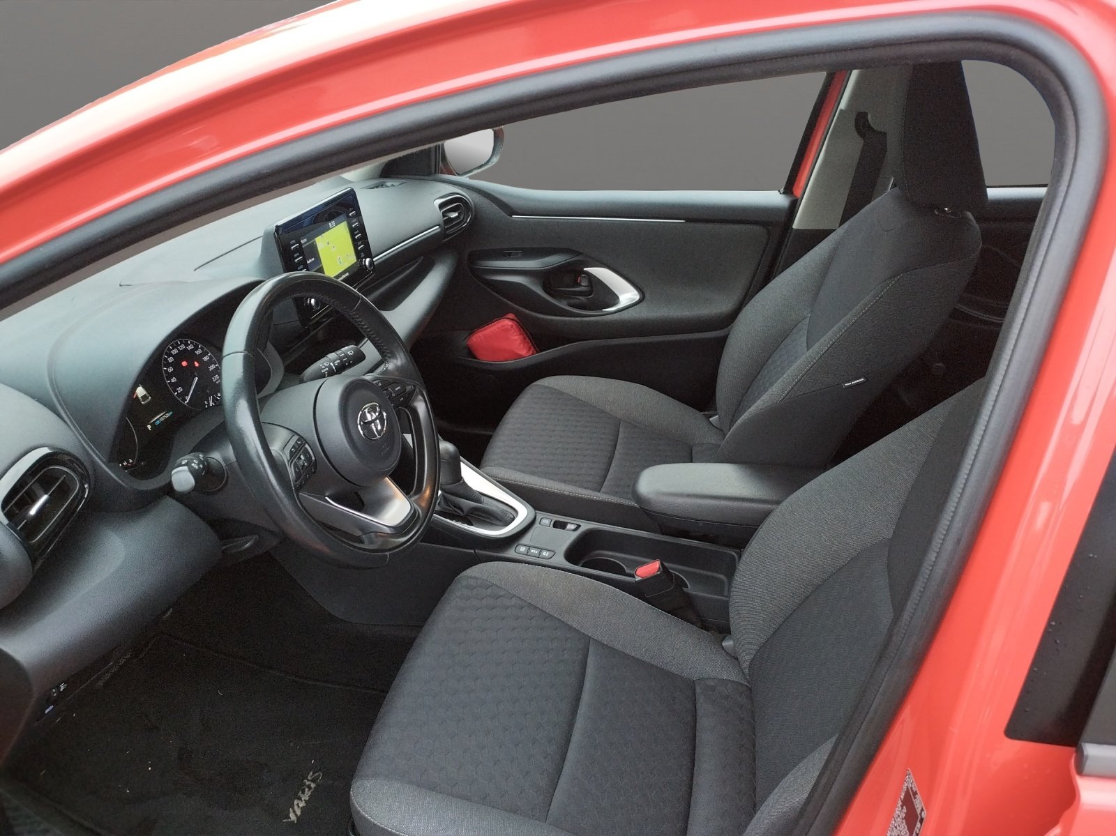 TOYOTA Yaris 1.5 VVT-i HSD Comfort, Voll-Hybrid Benzin/Elektro, Occasion / Gebraucht, Automat - 7