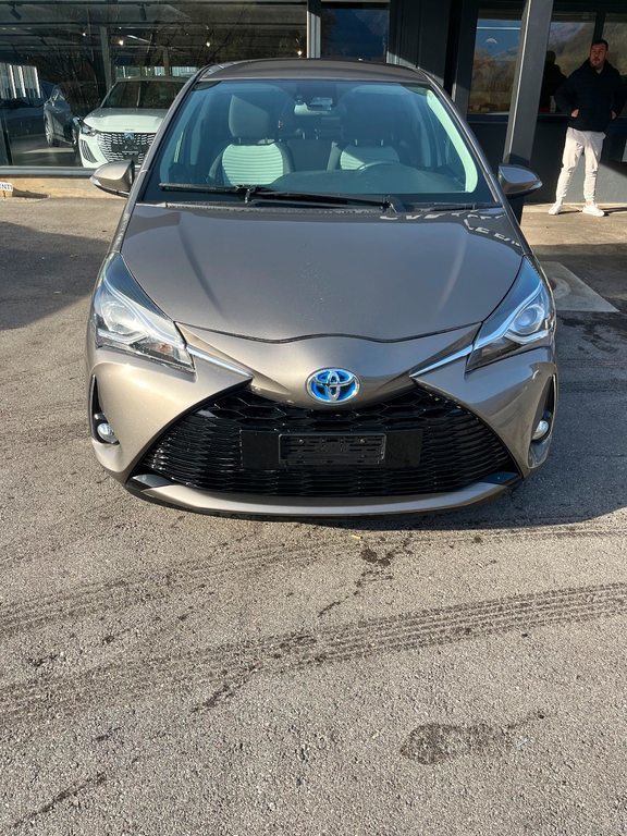 TOYOTA Yaris 1.5 VVT-i HSD Premium, Voll-Hybrid Benzin/Elektro, Occasion / Gebraucht, Automatik - 2