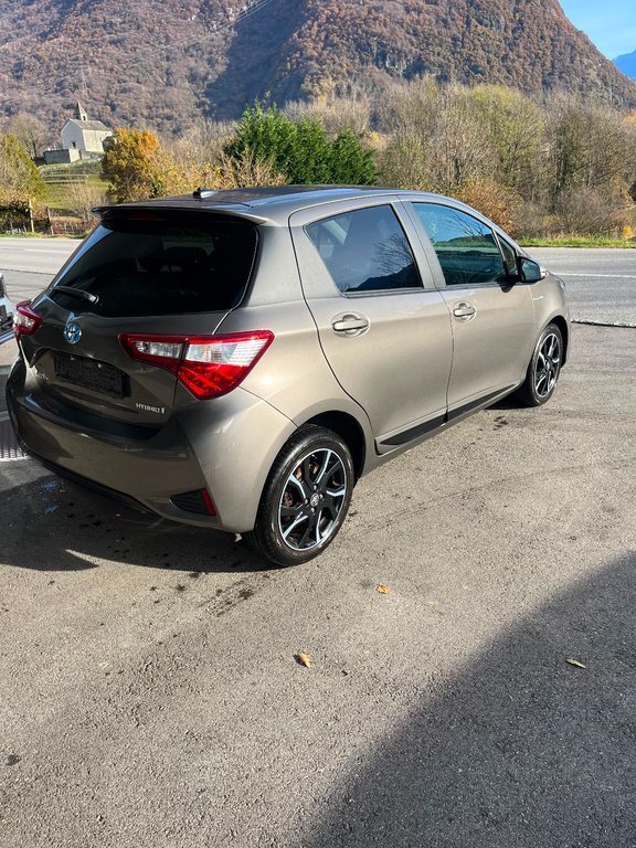 TOYOTA Yaris 1.5 VVT-i HSD Premium, Voll-Hybrid Benzin/Elektro, Occasion / Gebraucht, Automatik - 5