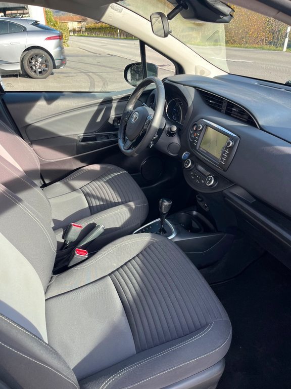 TOYOTA Yaris 1.5 VVT-i HSD Premium, Voll-Hybrid Benzin/Elektro, Occasion / Gebraucht, Automatik - 6