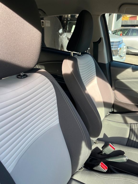 TOYOTA Yaris 1.5 VVT-i HSD Premium, Voll-Hybrid Benzin/Elektro, Occasion / Gebraucht, Automatik - 7