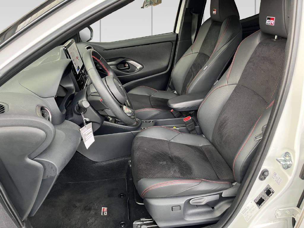 TOYOTA Yaris 1.5 VVT-i HSD GR Sport, Hybride Intégral Essence/Électricité, Occasion / Utilisé, Automatique - 4