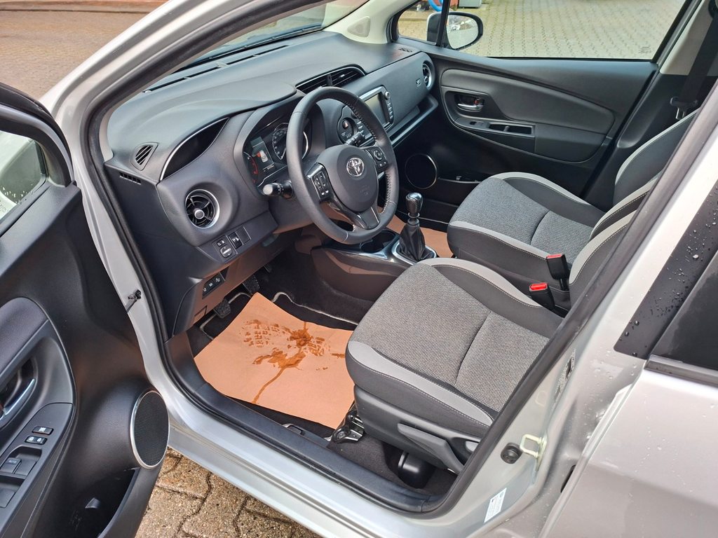 TOYOTA Yaris 1.5 VVT-iE Comfort, Petrol, Second hand / Used, Manual - 6