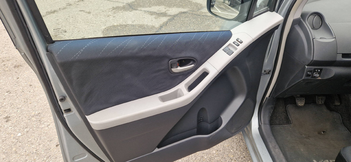 TOYOTA Yaris 1.3 16V Linea Sol, Essence, Occasion / Utilisé, Manuelle - 3