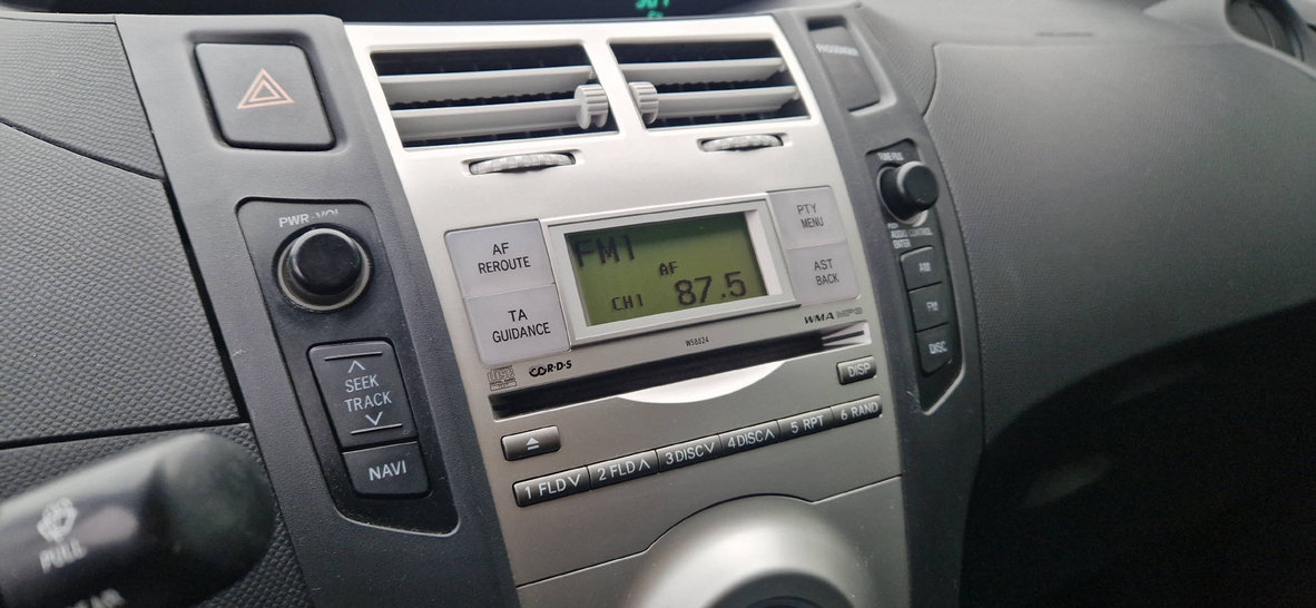 TOYOTA Yaris 1.3 16V Linea Sol, Essence, Occasion / Utilisé, Manuelle - 6