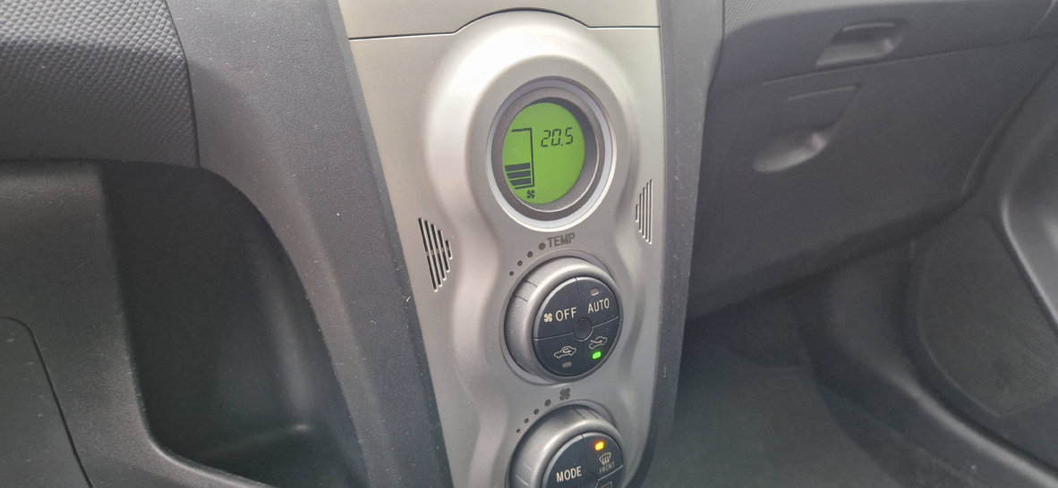 TOYOTA Yaris 1.3 16V Linea Sol, Essence, Occasion / Utilisé, Manuelle - 7