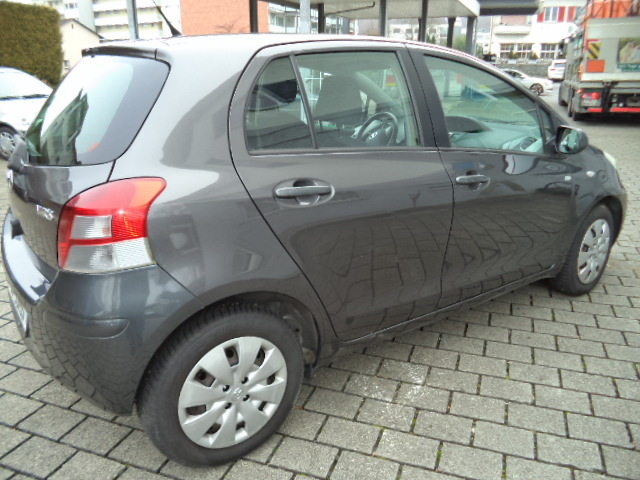 TOYOTA Yaris 1.33 VVT-i Linea Luna, Essence, Occasion / Utilisé, Manuelle - 3