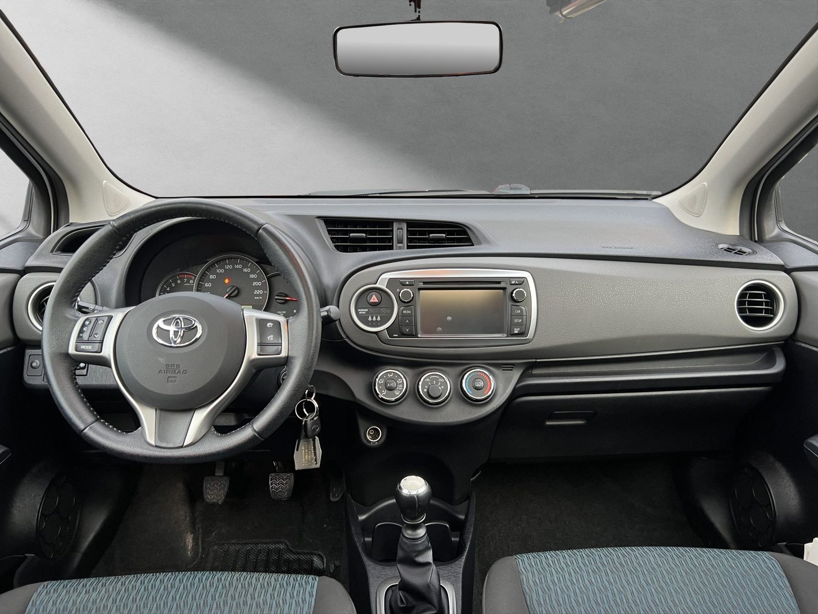 TOYOTA Yaris 1.33 VVT-i Linea Luna, Benzin, Occasion / Gebraucht, Handschaltung - 4