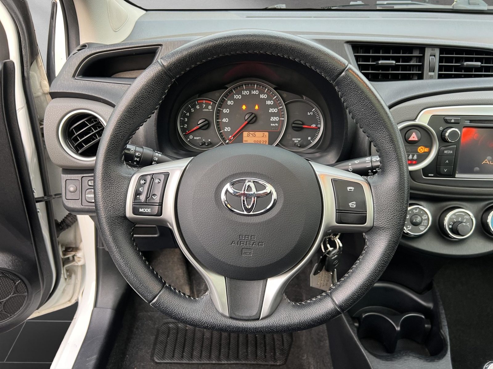 TOYOTA Yaris 1.33 VVT-i Linea Luna, Benzin, Occasion / Gebraucht, Handschaltung - 5