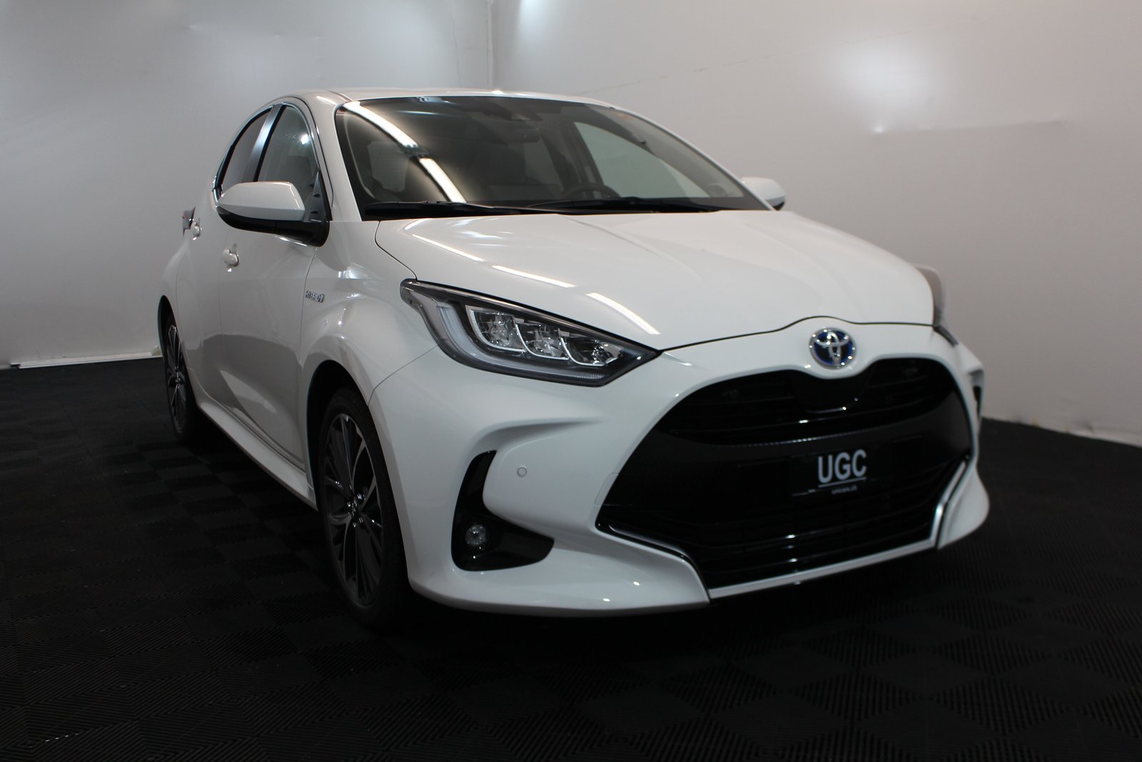 TOYOTA Yaris 1.5 VVT-i HSD Premiere Edition