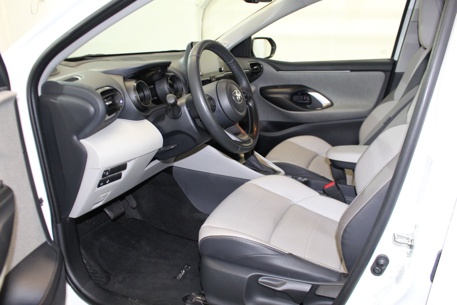 TOYOTA Yaris 1.5 VVT-i HSD Premiere Edition, Hybride Integrale Benzina/Elettrica, Occasioni / Usate, Automatico - 7