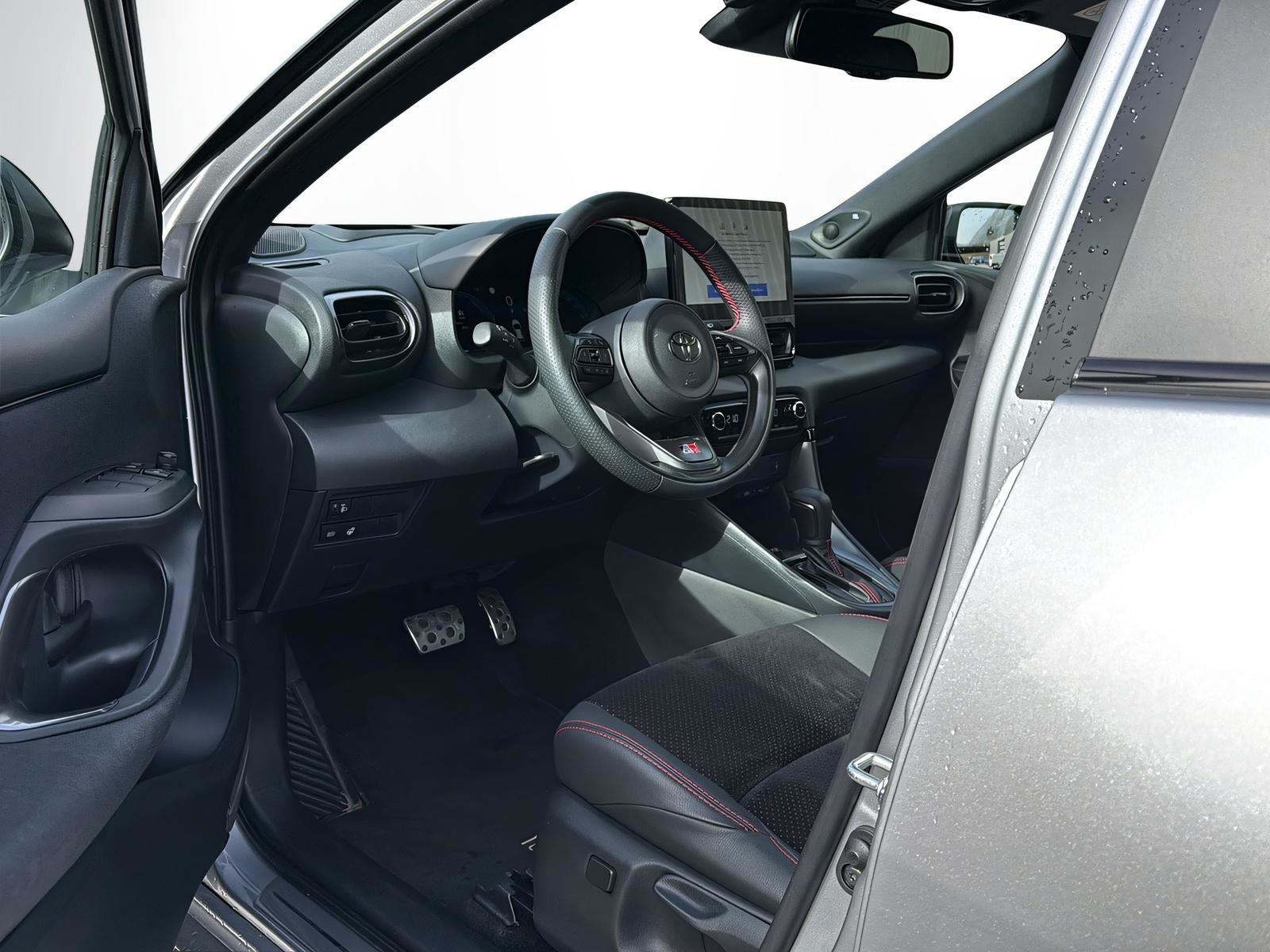 TOYOTA Yaris 1.5 VVT-i HSD GR Sport, Voll-Hybrid Benzin/Elektro, Occasion / Gebraucht, Automatik - 7