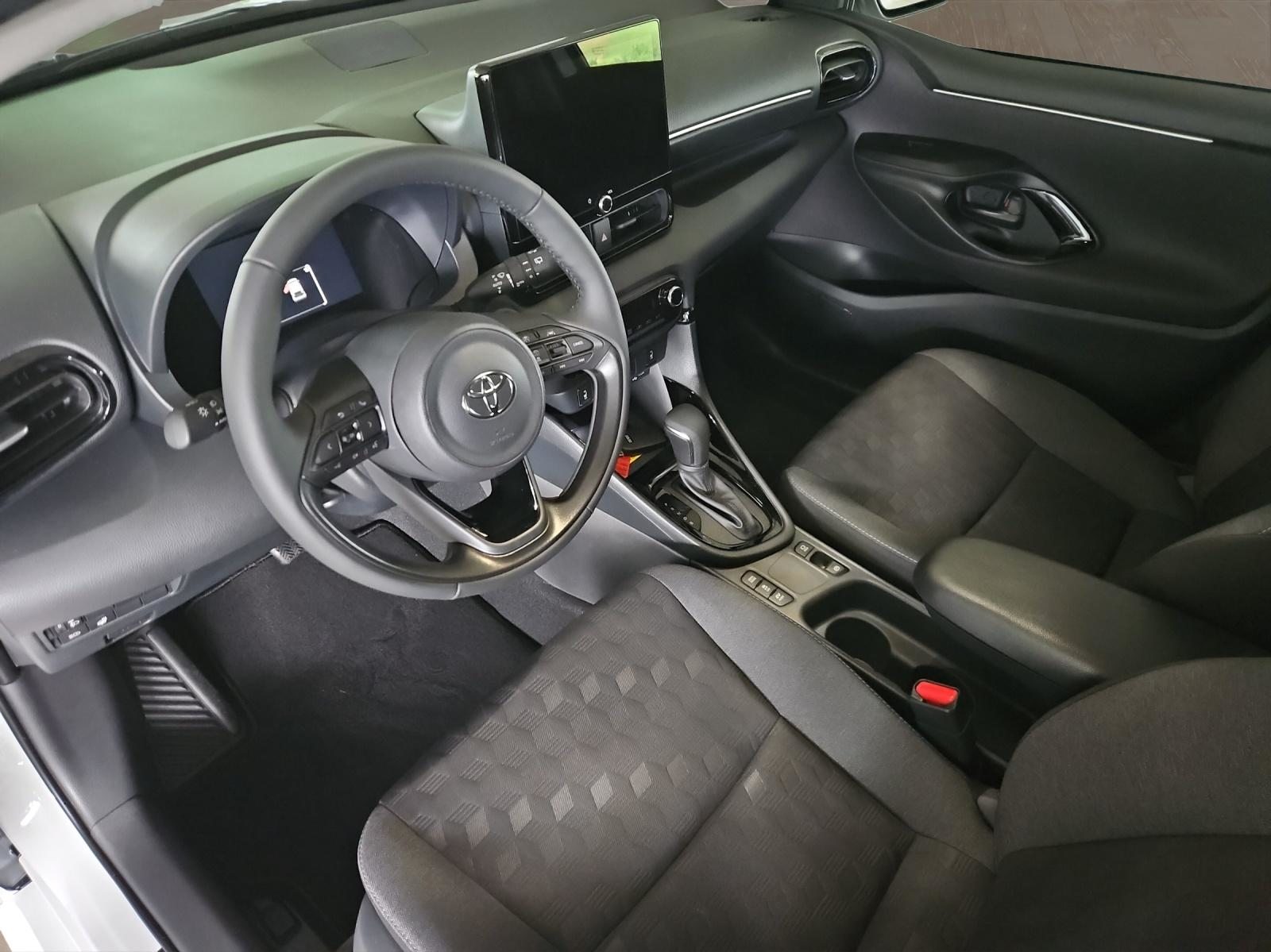 TOYOTA Yaris 1.5 VVT-i HSD Trend, Hybride Intégral Essence/Électricité, Occasion / Utilisé, Automatique - 7