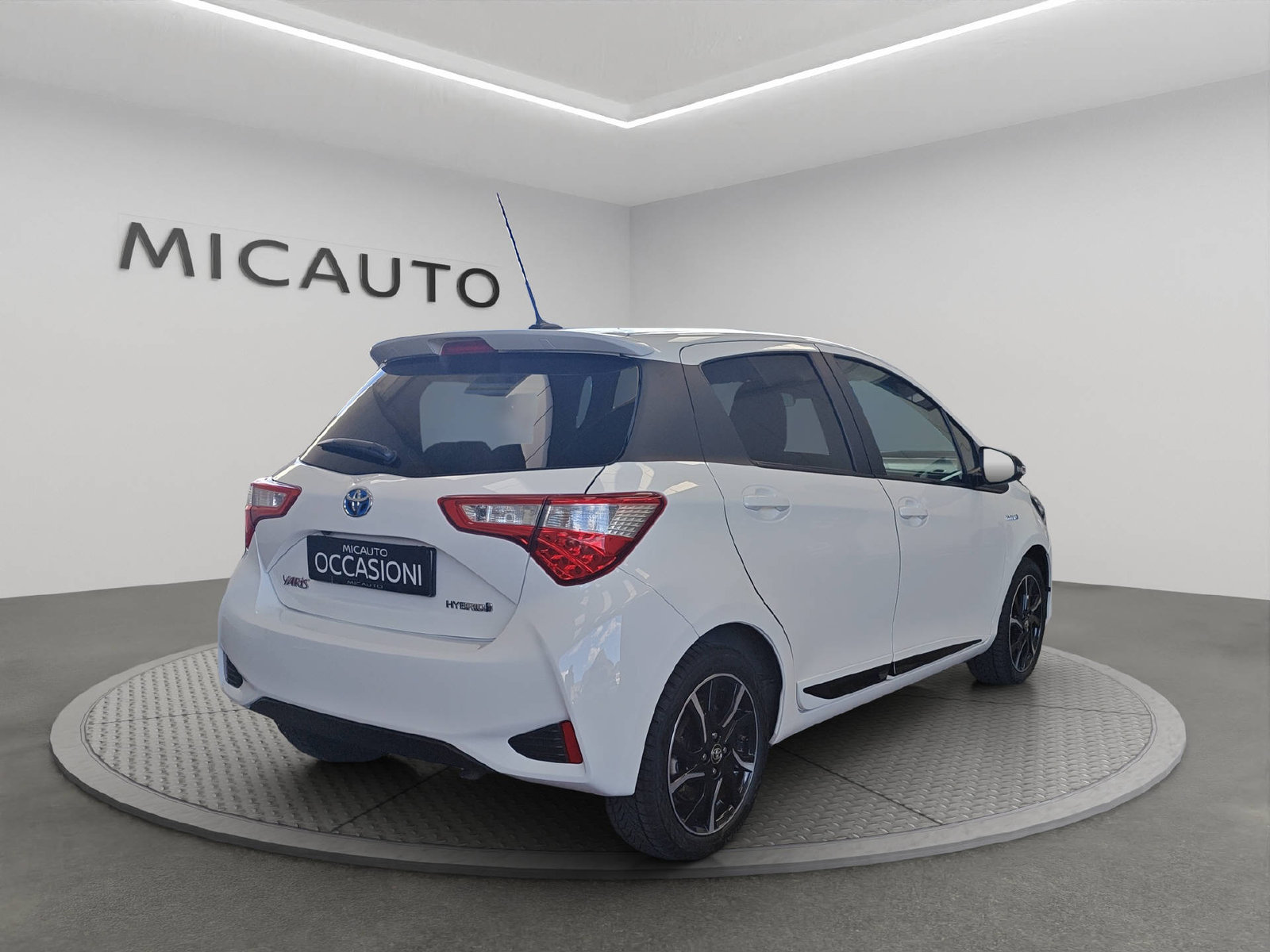 TOYOTA Yaris 1.5 VVT-i HSD Trend, Voll-Hybrid Benzin/Elektro, Occasion / Gebraucht, Automatik - 2