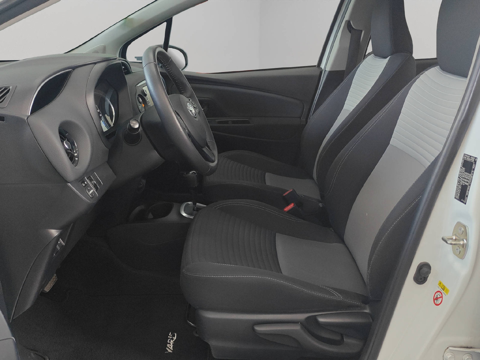 TOYOTA Yaris 1.5 VVT-i HSD Trend, Voll-Hybrid Benzin/Elektro, Occasion / Gebraucht, Automatik - 5