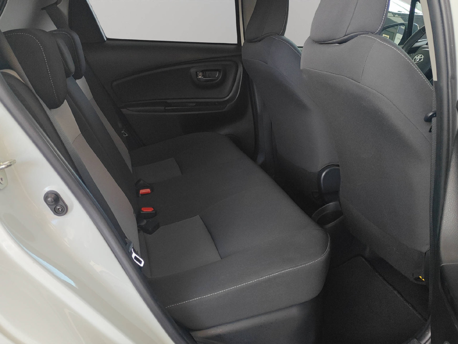 TOYOTA Yaris 1.5 VVT-i HSD Trend, Voll-Hybrid Benzin/Elektro, Occasion / Gebraucht, Automatik - 7
