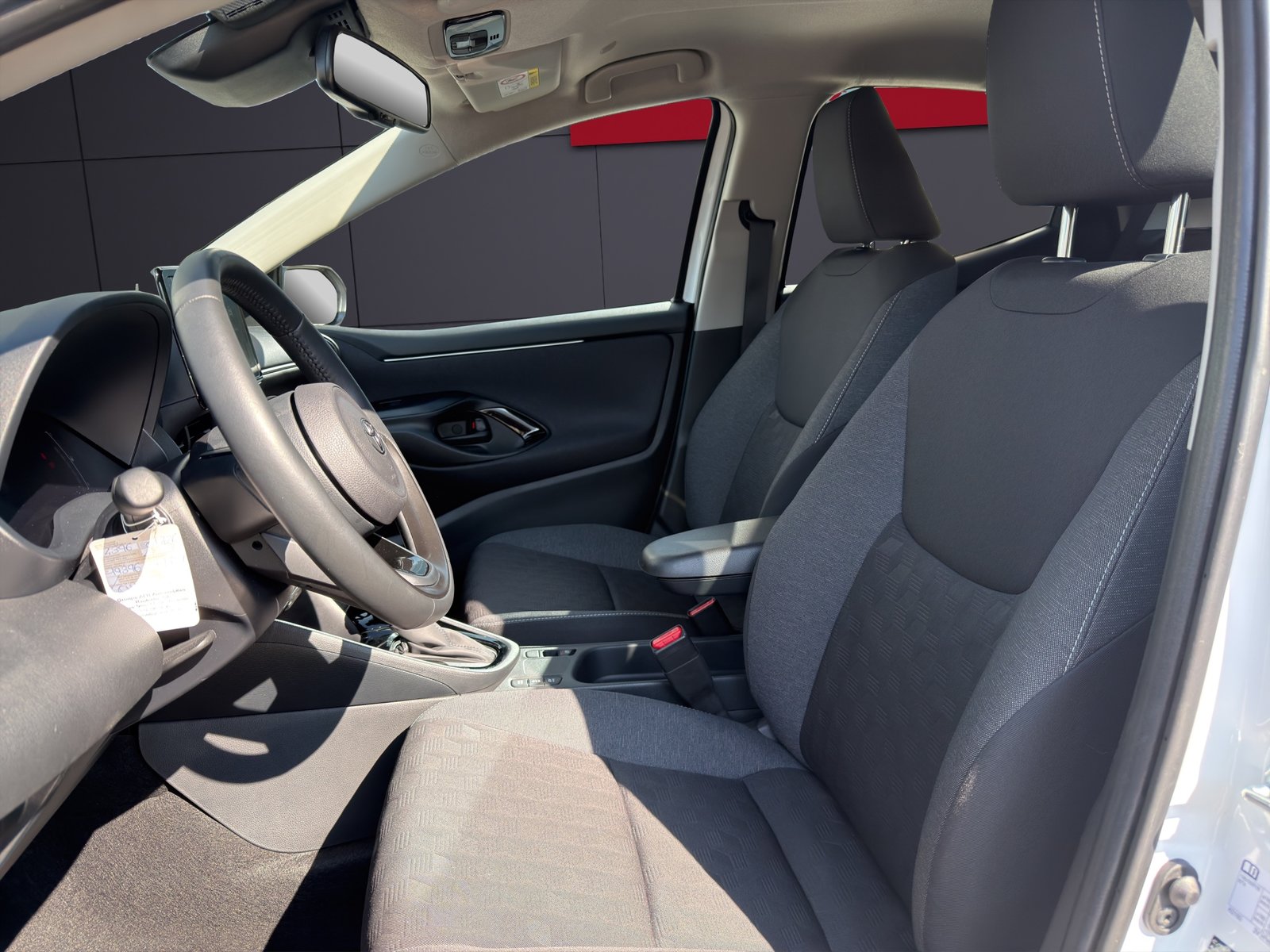 TOYOTA Yaris 1.5 Comfort e-CVT, Hybride Léger Essence/Électricité, Occasion / Utilisé, Automatique - 6
