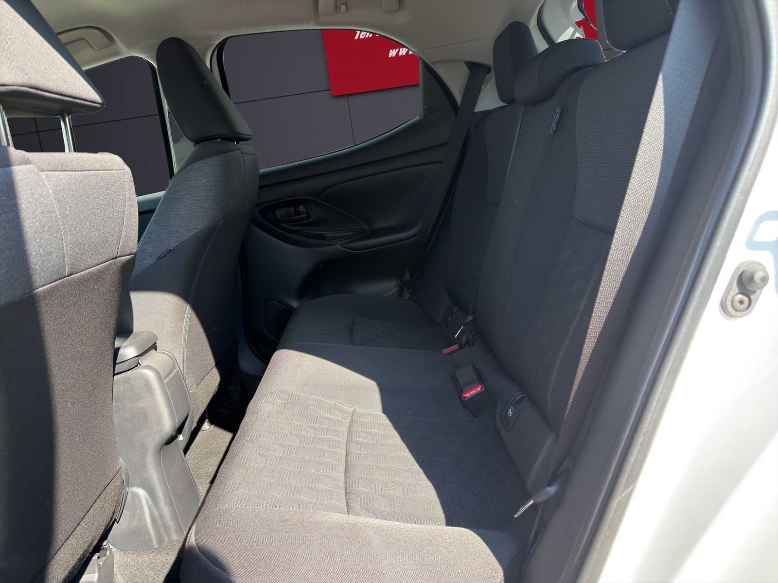 TOYOTA Yaris 1.5 Comfort e-CVT, Hybride Léger Essence/Électricité, Occasion / Utilisé, Automatique - 7
