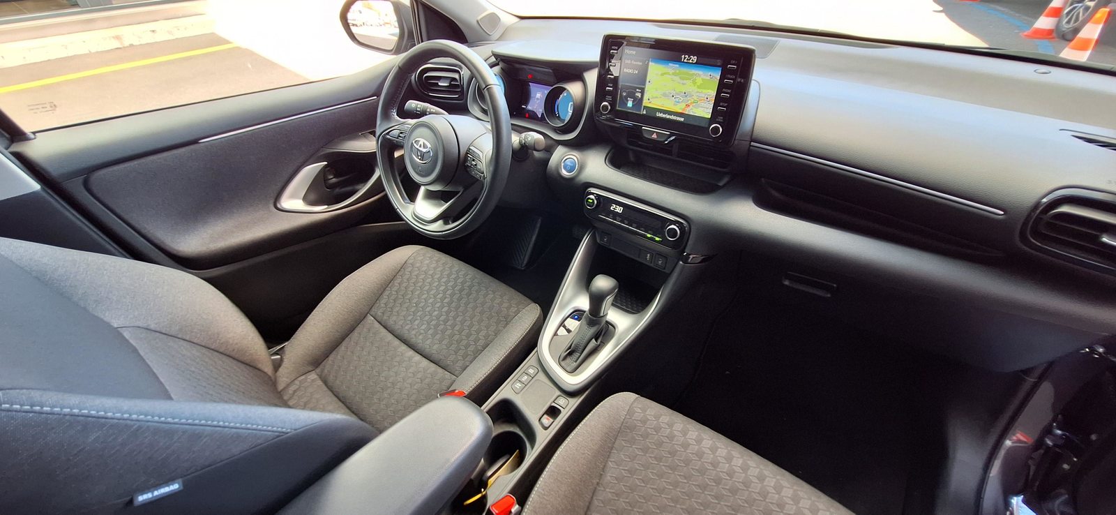 TOYOTA Yaris 1.5 VVT-i HSD Trend, Hybride Intégral Essence/Électricité, Occasion / Utilisé, Automatique - 6