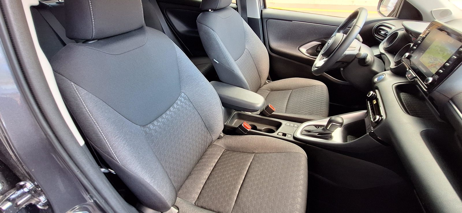 TOYOTA Yaris 1.5 VVT-i HSD Trend, Hybride Intégral Essence/Électricité, Occasion / Utilisé, Automatique - 7