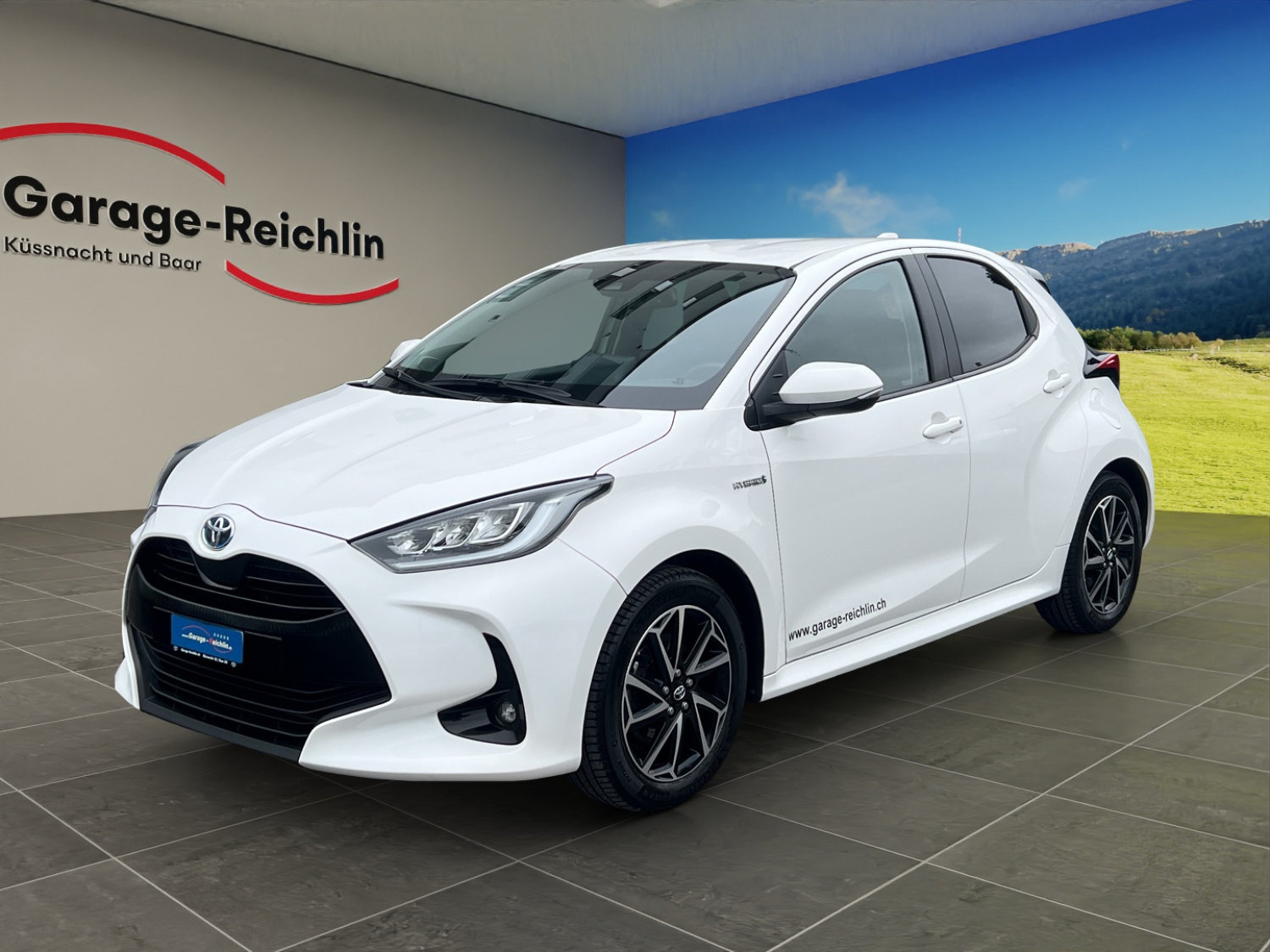 TOYOTA Yaris 1.5 VVT-i HSD Trend