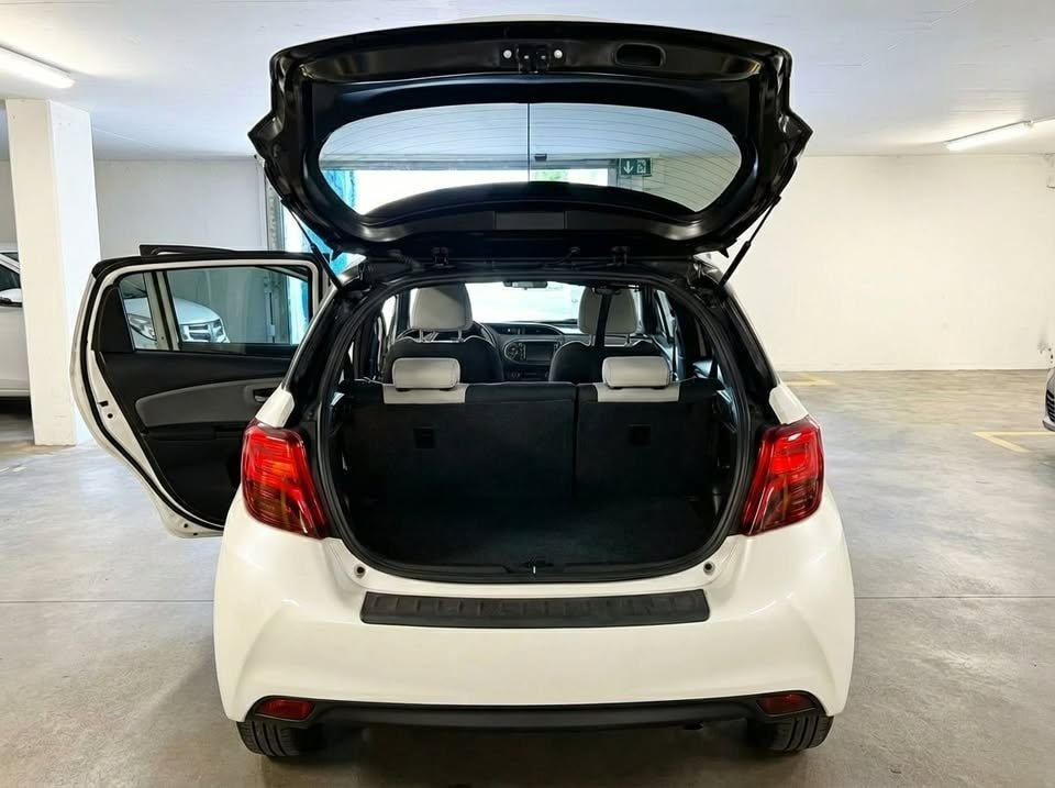 TOYOTA Yaris 1.5 VVT-i HSD Style Bi-tone, Voll-Hybrid Benzin/Elektro, Occasion / Gebraucht, Automatik - 6
