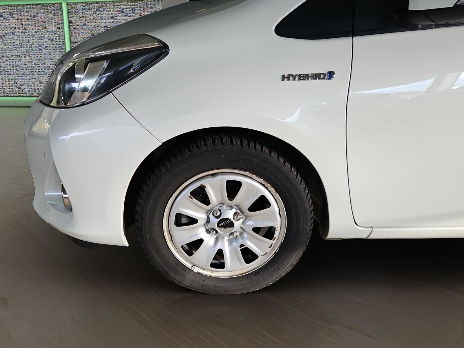 TOYOTA Yaris 1.5 VVT-i HSD Sol Premium, Hybride Intégral Essence/Électricité, Occasion / Utilisé, Automatique - 6