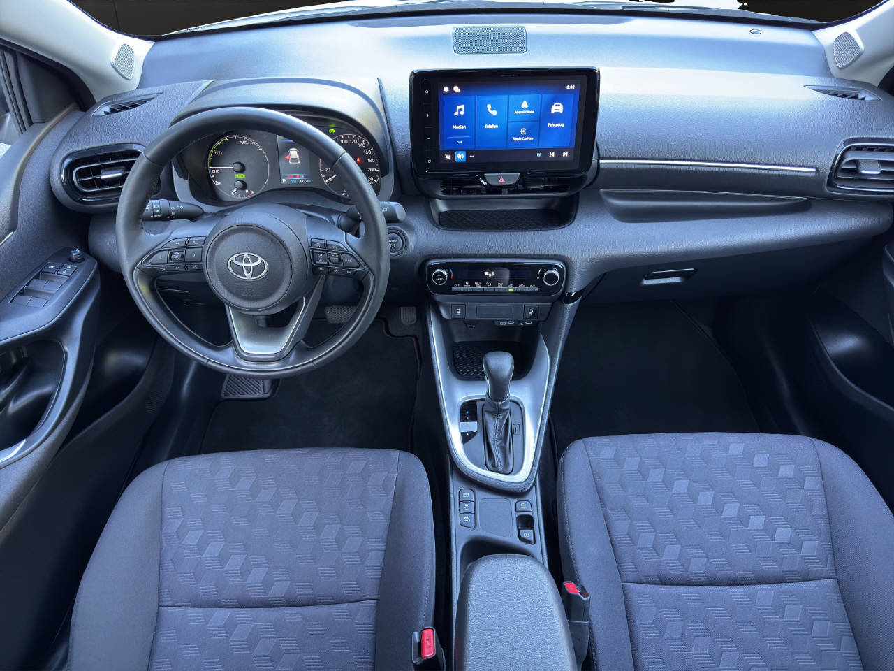 TOYOTA Yaris 1.5 VVT-i HSD Comfort, Hybride Intégral Essence/Électricité, Occasion / Utilisé, Automatique - 6