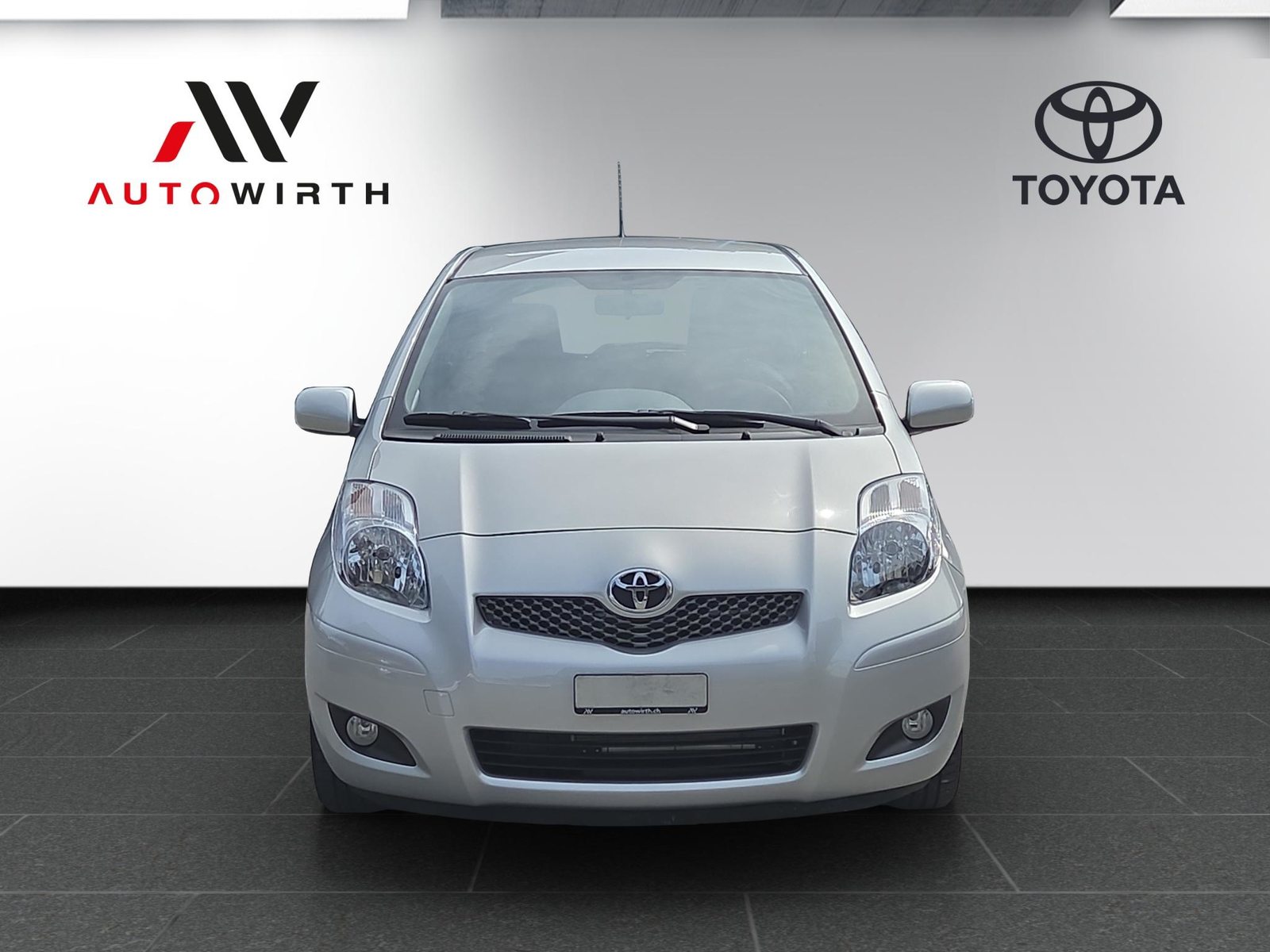 TOYOTA Yaris 1.33 VVT-i Linea Sol MM, Benzin, Occasion / Gebraucht, Automatik - 2