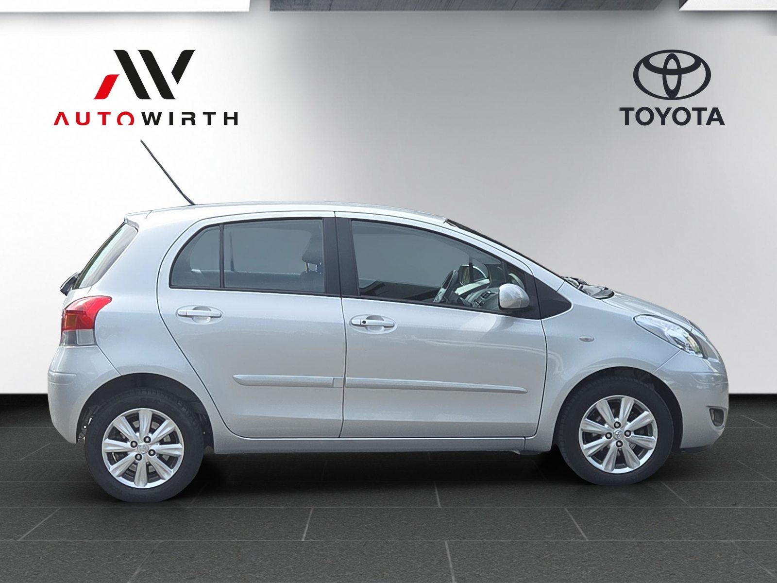 TOYOTA Yaris 1.33 VVT-i Linea Sol MM, Benzin, Occasion / Gebraucht, Automatik - 4