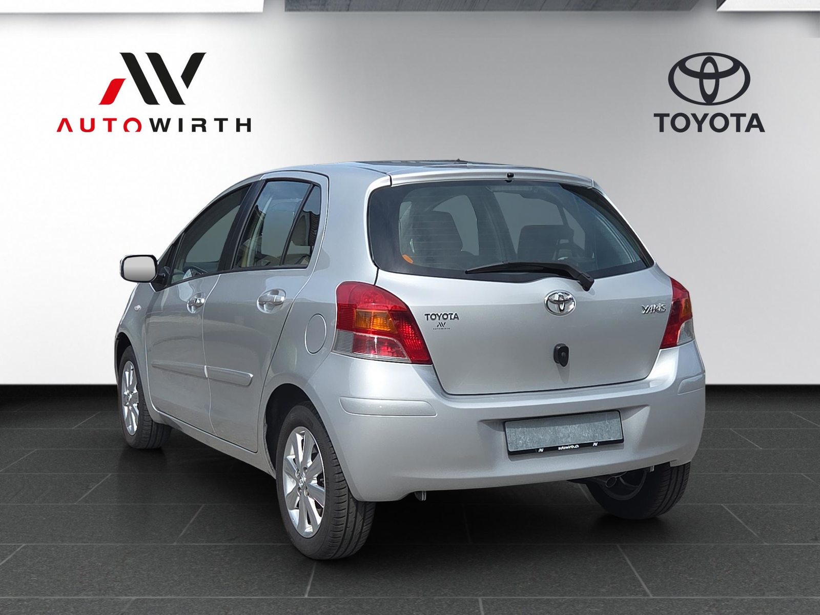 TOYOTA Yaris 1.33 VVT-i Linea Sol MM, Benzin, Occasion / Gebraucht, Automatik - 7
