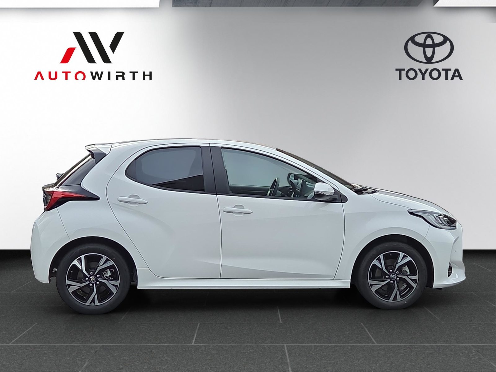 TOYOTA Yaris 1.5 VVT-i HSD Trend, Full-Hybrid Petrol/Electric, Second hand / Used, Automatic - 4