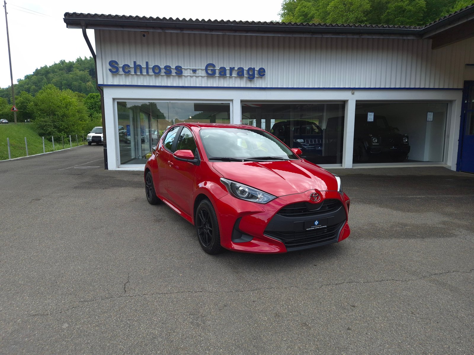 TOYOTA Yaris 1.5 Comfort e-CVT, Full-Hybrid Petrol/Electric, Second hand / Used, Automatic - 2