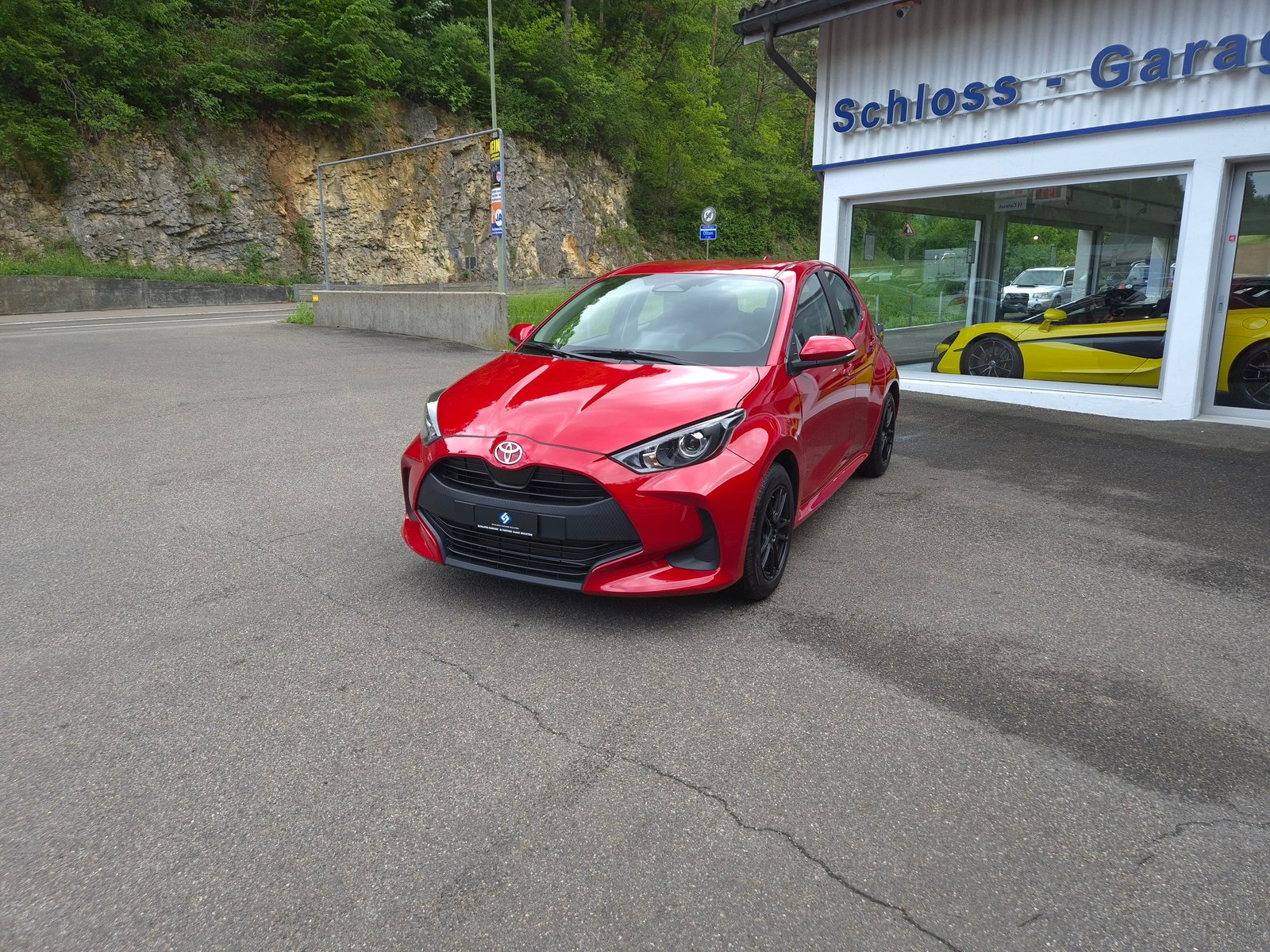 TOYOTA Yaris 1.5 Comfort e-CVT, Full-Hybrid Petrol/Electric, Second hand / Used, Automatic - 5