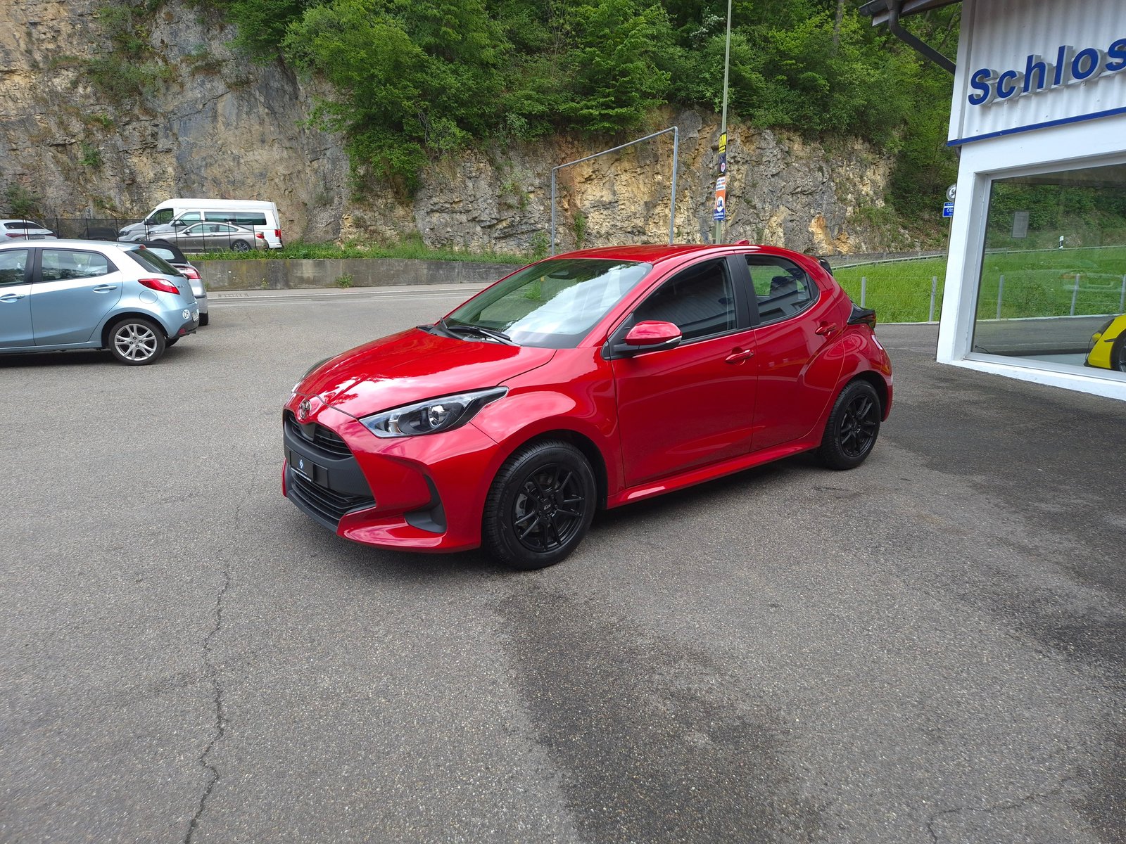 TOYOTA Yaris 1.5 Comfort e-CVT, Full-Hybrid Petrol/Electric, Second hand / Used, Automatic - 6