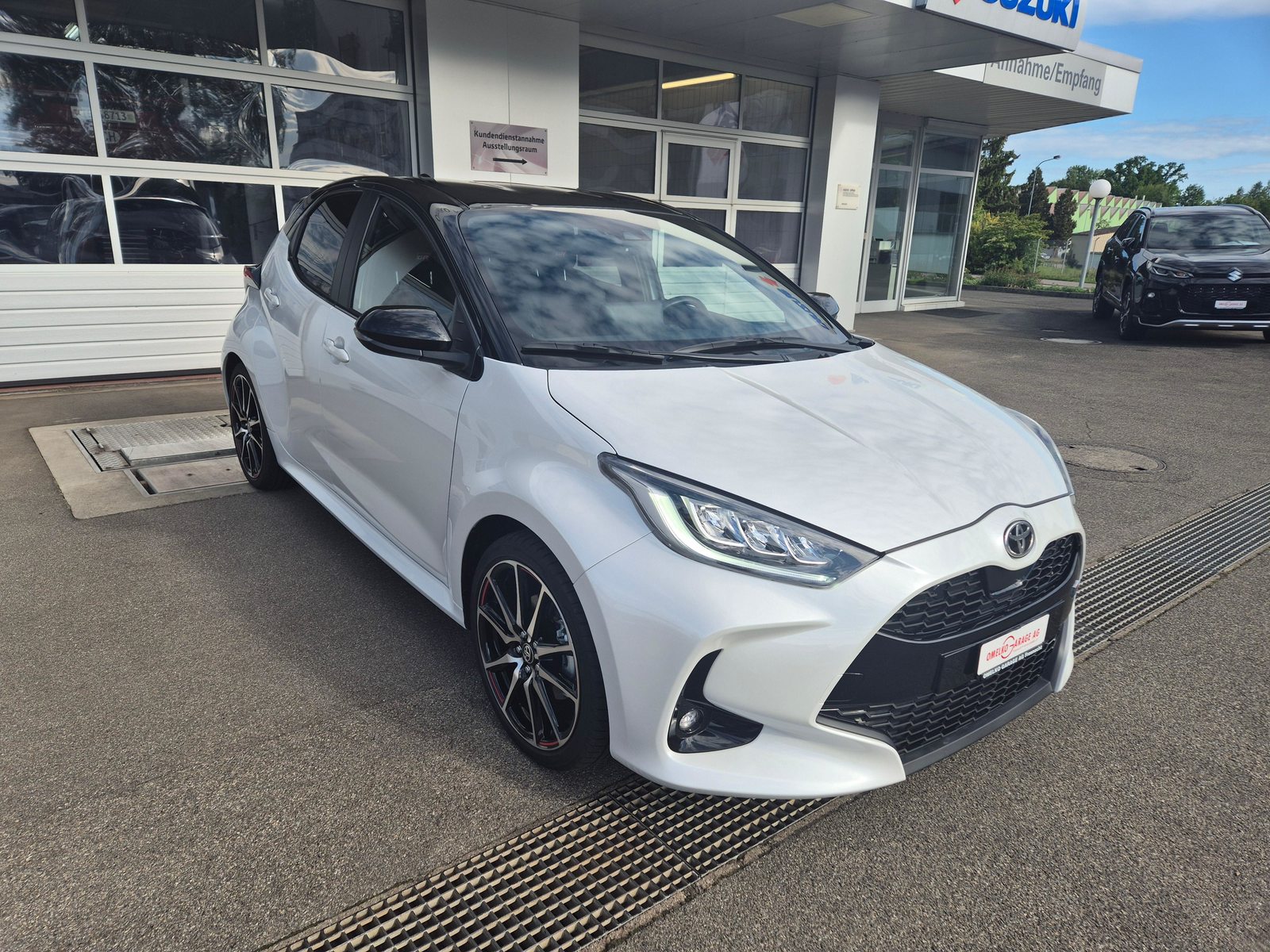 TOYOTA Yaris 1.5 VVT-i HSD GR Sport, Full-Hybrid Petrol/Electric, Second hand / Used, Automatic - 2