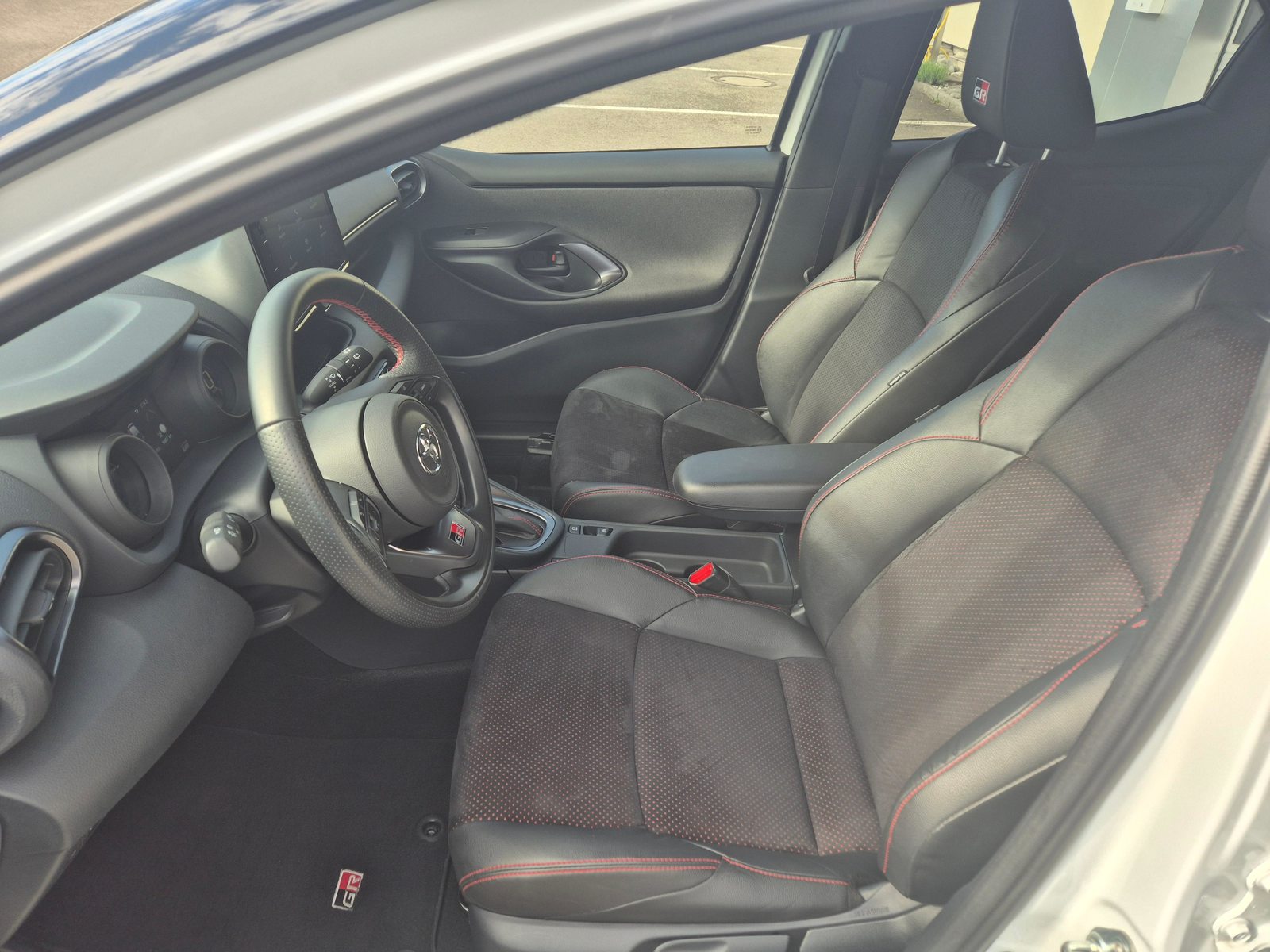 TOYOTA Yaris 1.5 VVT-i HSD GR Sport, Full-Hybrid Petrol/Electric, Second hand / Used, Automatic - 7