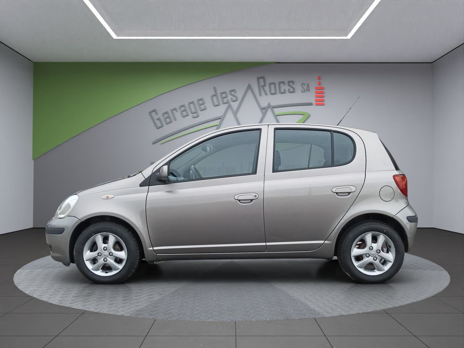 TOYOTA Yaris 1.3 16V Linea Luna, Benzin, Occasion / Gebraucht, Handschaltung - 5