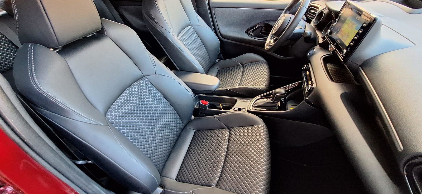 TOYOTA Yaris 1.5 VVT-i HSD Style, Full-Hybrid Petrol/Electric, Second hand / Used, Automatic - 7