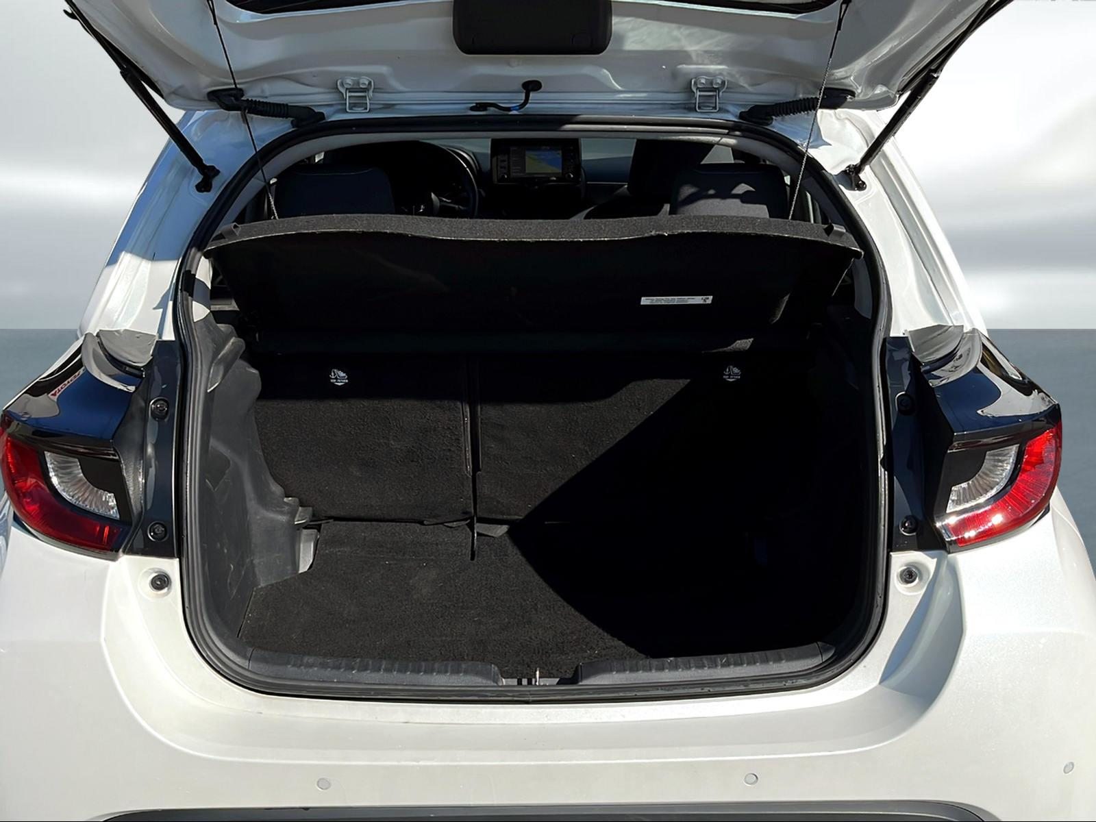 TOYOTA Yaris 1.5 VVT-i HSD Comfort, Voll-Hybrid Benzin/Elektro, Occasion / Gebraucht, Automatik - 7