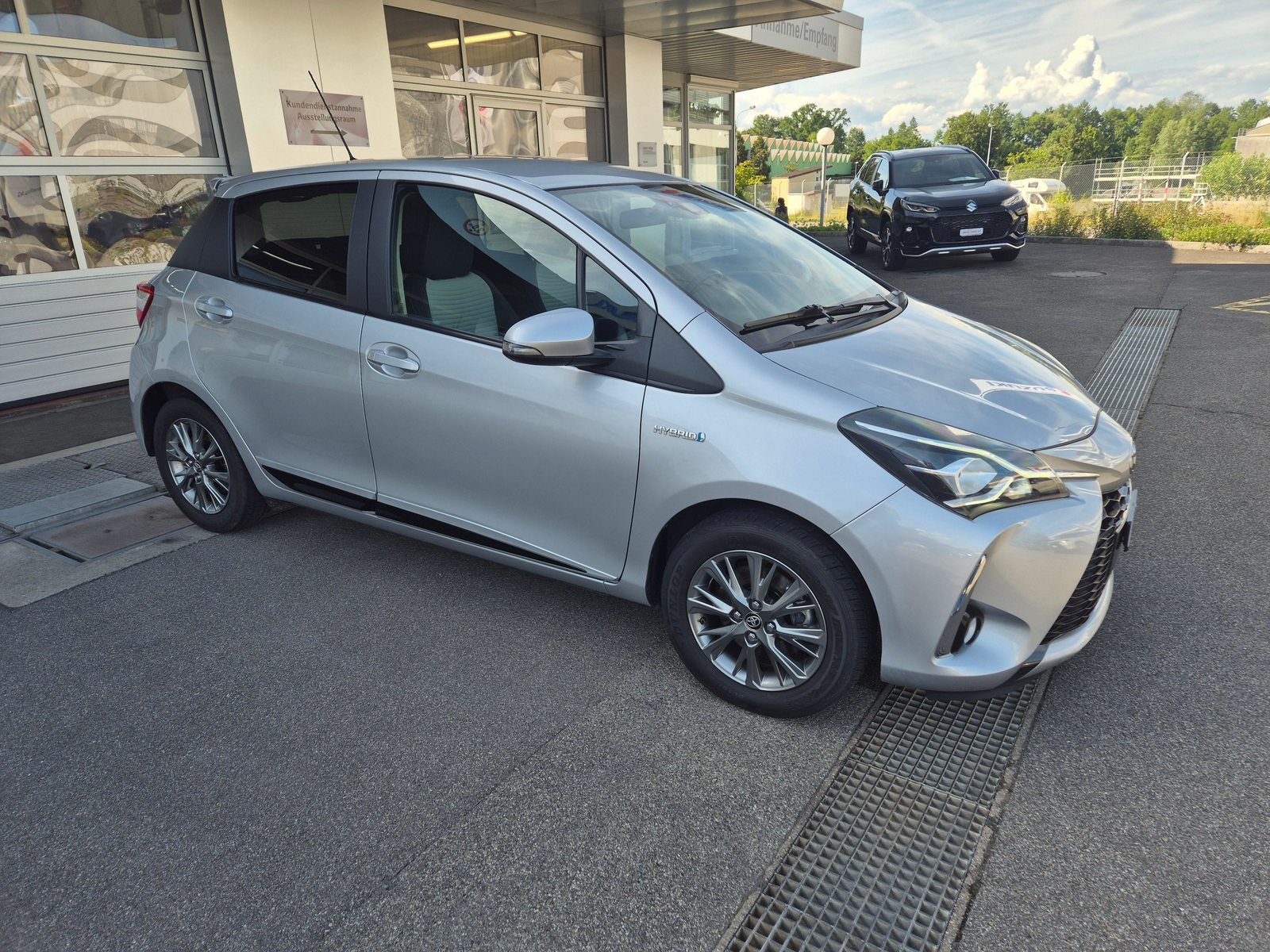 TOYOTA Yaris 1.5 VVT-i HSD Trend, Voll-Hybrid Benzin/Elektro, Occasion / Gebraucht, Automatik - 2