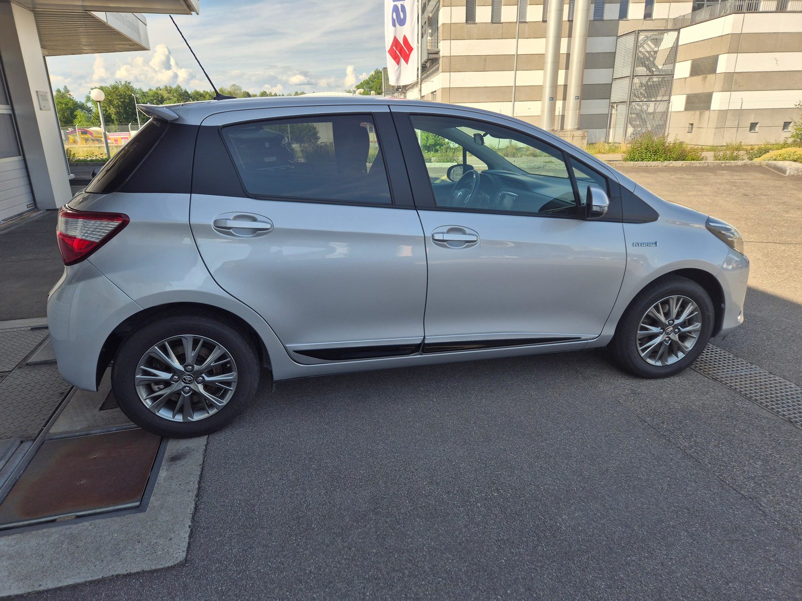 TOYOTA Yaris 1.5 VVT-i HSD Trend, Voll-Hybrid Benzin/Elektro, Occasion / Gebraucht, Automatik - 3