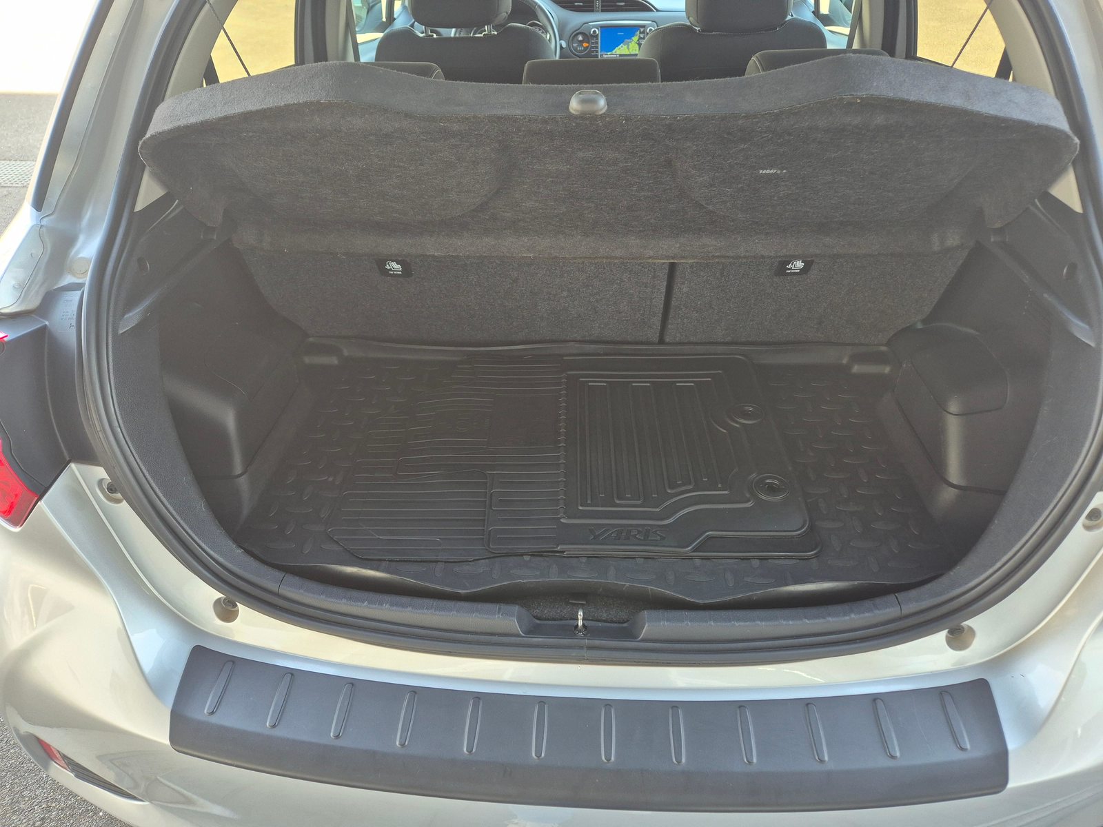 TOYOTA Yaris 1.5 VVT-i HSD Trend, Voll-Hybrid Benzin/Elektro, Occasion / Gebraucht, Automatik - 6