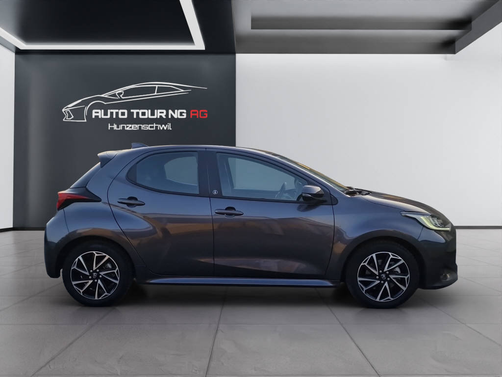 TOYOTA Yaris 1.5 VVT-i HSD Trend Team Deutschland, Hybride Intégral Essence/Électricité, Occasion / Utilisé, Automatique - 2